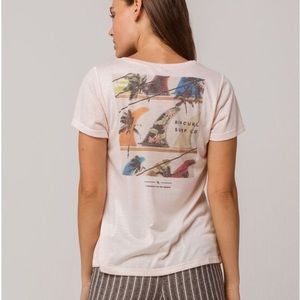 Light pink rip curl tee 🤍